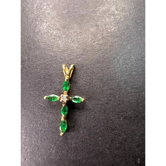 14k gold emerald diamond cross pendant - Picture 4 of 11